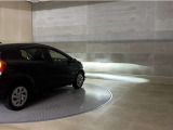 LEDヘッドランプです。十分な明るさを保ちつつも消費電力が少なく、バルブ寿命も長いのが特徴です。瞬時にMAXの光量を発揮するのもLEDならではです。
