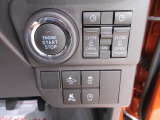 ダイハツのお店では、ダイハツ車を知り尽くしたプロフェッショナルが、専用の診断機器を使って各システムを点検しております。