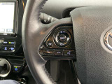 運転中、オーディオの操作をしてて、ハッとしたことはありませんか?ステアリングスイッチは、運転中でもハンドルでオーディオの操作が可能です。安全なドライブをサポートします。