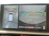 パノラミックビューモニター付きです。車両を上から見たような映像をディスプレイオーディオ画面に表示。運転席からの目視だけでは見にくい、車両周辺の状況をリアルタイムでしっかり確認できます。