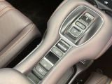 ワンアクションでスムーズな運転を支援する、エレクトリックギアセレクターに、パーキングブレーキは、電子制御パーキングブレーキです。