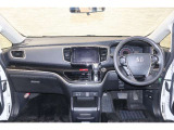 操作性に優れた運転席となります!小物入れや各ボタンの配置にこだわり、使いやすいです!座り心地もよく視認性も良好なのでロングドライブもお任せ下さい!