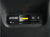◆ETC2.0装着◆進化したドライブ体験。料金収受システムだけだったETCが生まれ変わって、高速道路を賢く使うETC2.0に進化しました。多彩な情報サービスが便利で快適なドライブ体験を提供します。
