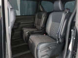 ゆとりある広々とした車内空間は、ドライブを始め買い物やレジャーなど、幅広く活躍します。一人でもみんなとでもお出かけを楽しみましょう!