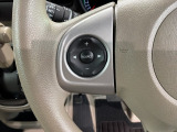 ステアリングにオーディオ操作スイッチが付いています。オーディオ画面に直接タッチしなくても操作が出来ますので、運転に集中できます。