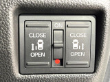 【両側パワースライドドア】スマートキーや運転席のスイッチで後席両側スライドドアの開閉が可能♪電動だから力を入れてドアを開ける必要が無く、小さなお子様でも簡単に開け閉めでき快適です♪