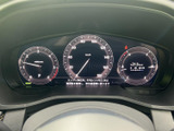 見やすいデザインのメータークラスター。運転に必要な情報をドライバーに分かりやすく伝えます。
