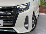 【LEDヘッドライト】悪天候や夜間走行時も良好な視界を確保し安心して運転できる高輝度LEDヘッドライトを装備!点灯速度が早く、消費電力も抑えられています。