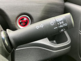 操作しやすい位置に配置されたウインカーレバー。スムーズな操作で、安全な車線変更をサポートします。