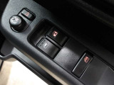 運転席から左右のドアミラーの開閉が可能です♪駐車場でのドアミラーの折り畳みが簡単です♪