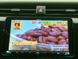 停車中に楽しめるTV機能。移動中の待ち時間を有効活用できます。快適な時間を過ごせる便利な装備です。