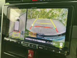 狭い道や駐車場でも安心。後方の状況を画面で確認できるので、安全な運転をサポートします。