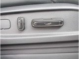 高級車の代名詞!電動シートが装備されています!