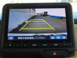 リアワイドカメラシステム!従来の視野に加えて、後方側方を約180&deg;まで見えるワイドビューと、後方を真上から見たような視野で駐車時などに便利なトップダウンビューの3つの視野があります!