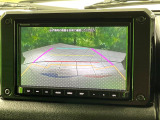 【バックカメラ】駐車時に後方がリアルタイム映像で確認できます。大型商業施設や立体駐車場での駐車時や、夜間のバック時に大活躍!運転スキルに関わらず、今や必須となった装備のひとつです!