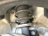 お車を安心してお乗りいただく為には、足回りの定期点検が欠かせません。サービスサポート(有償保証)では無料点検もご提供しており、安心のカーライフをお過ごしいただけるサポート体制が整っています。