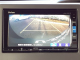 バックモニター付きで、車庫入れやバック時の後方確認をサポート。