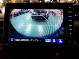 バックカメラの画像です。ガイドラインがスムースな車庫入れをサポートいたします。車庫入れの安心感がアップしますね。