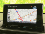 鮮明な高精細ディスプレイが、運転をより快適にサポート。目的地までスムーズに導き、遠出も安心です。快適なカーライフを応援します。