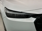 LEDヘッドライトは、点灯の瞬間から最大光量を発揮し、突然暗くなるトンネルなどでの安定感を高めます。