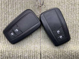 手荷物が多いときでも、スマートキーをバッグやポケットに携帯していれば、キーを取り出すことなくドアの解錠・施錠ができます
