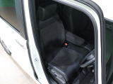 程よい硬さとホールド性が高いシートで長時間運転も快適です。