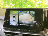 駐車時の安全をサポートするバックモニター。狭い場所でもスムーズな運転が可能です。後方確認が苦手な方にも安心してお使いいただけます。