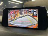【バックカメラ】運転席から画面上で安全確認ができます。駐車が苦手な方にもオススメな便利機能です。