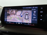 リアビューカメラ。ガイドラインとパークディスタンスコントロールで安全に車庫入れ可能。