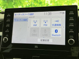 ラジオやCD、USBなど、お好みの音源を楽しめます。多彩な入力方法で、快適なドライブを演出。使いやすいインターフェースも魅力です。