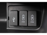 USBジャックも搭載。車内で音楽再生だけではなくスマートフォン等の機器へ充電可能です♪
