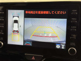 後方の見える安心をお届けするバックガイドモニター付:バックするときのアシストラインもあって楽々バック!車庫入れや縦列駐車をサポートし、苦手な駐車も安心です!今やもう手放せない装備ですネ♪
