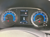 分かりやすいデザインのメーターは、運転に必要な情報をドライバーにしっかりと伝えます。デジタル表示で走行状況を簡単に確認できます。