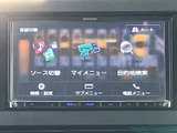 高機能なナビ・オーディオが搭載されており、快適なドライブを演出します。お気に入りの音楽を聴きながら、目的地までスムーズに案内してくれます。