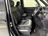 ■運転席にはシート高を調整できるハイトアジャスターが装備され、幅広いシートポジションの設定が可能になっております