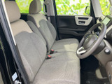 広々とした室内空間が、快適なドライブを約束します。運転席からの視界も広く、運転に集中できます。