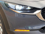 【LEDヘッドライト】悪天候や夜間走行時も良好な視界を確保し安心して運転できる高輝度LEDヘッドライトを装備!点灯速度が早く、消費電力も抑えられています。