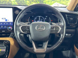 【純正革巻きステアリング】上質な革を使用することで、手にしっかり馴染みとても運転しやすいハンドルです♪