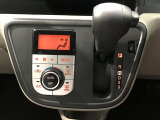 オートエアコンです。温度設定ができます。冷え性の方が乗っても安心ですね♪