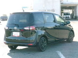 明るく広々、落ち着いた店内では、中古車のご検討・ご購入のほか、携帯電話(au)の購入等、様々なご相談に幅広く応えていきます♪