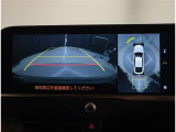 バックモニター付き。駐車の際のサポートとなり、必須アイテムのひとつですよね。それでも、バックする際は必ずご自身の目で確認をしてください。パノラミックビューで上から見下ろした視点でも確認できます!