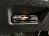 ハンドルの左下にETC2.0がついています。高速道路の料金所の通過も楽々です。 カードの取り出しもしやすい場所についています。