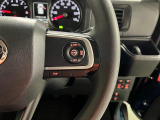 【レーダークルーズコントロール(全車速追従機能付】車内前方に装備されたカメラで先行車を認識し、車速に応じた車間距離を保ちながら追従走行を支援します。