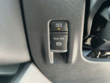 AUTO HOLD機能搭載してあります!ブレーキを踏んで停止すると、自動的にブレーキ力を保持します。信号待ちや渋滞中などに、ブレーキペダルを踏み続ける必要がなく、足の疲れを軽減してくれます☆