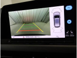 ★ギアをリバースに入れると車両後方とガイドラインが表示され車庫入れ、縦列駐車の際に安全確認をサポートします★