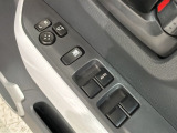 狭い駐車場で便利な電動格納ドアミラーが付いています。
