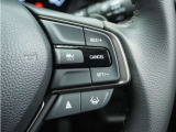 ◆アダプティブクルーズコントロール◆予め設定した車速内でクルマが自動的に加減速。前走車との適切な車間距離を維持しながら追従走行します。【LKAS】車線維持支援システムでステアリング操作を支援。