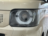 LEDヘッドライトは、点灯の瞬間から最大光量を発揮し、突然暗くなるトンネルなどでの安定感を高めます。