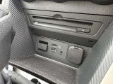 CD・DVDチューナーが付いてます♪またUSB再生に加えApple Car PlayやAndoroid Autoにも対応しております♪