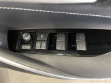 パワーウィンドウスイッチで運転席から全席の窓の開閉ができます♪